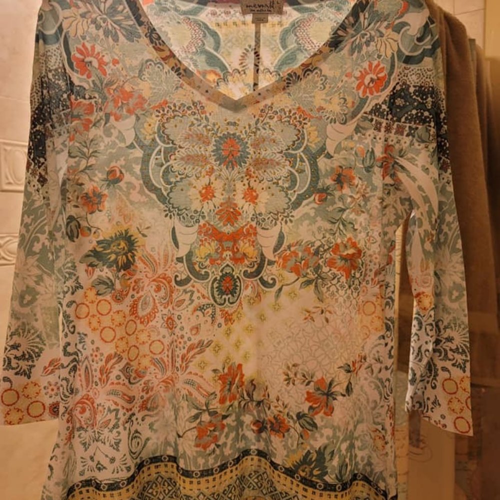 Beautiful Green and Orange Top